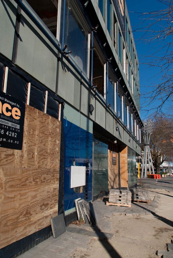 Earthquake-damaged building
